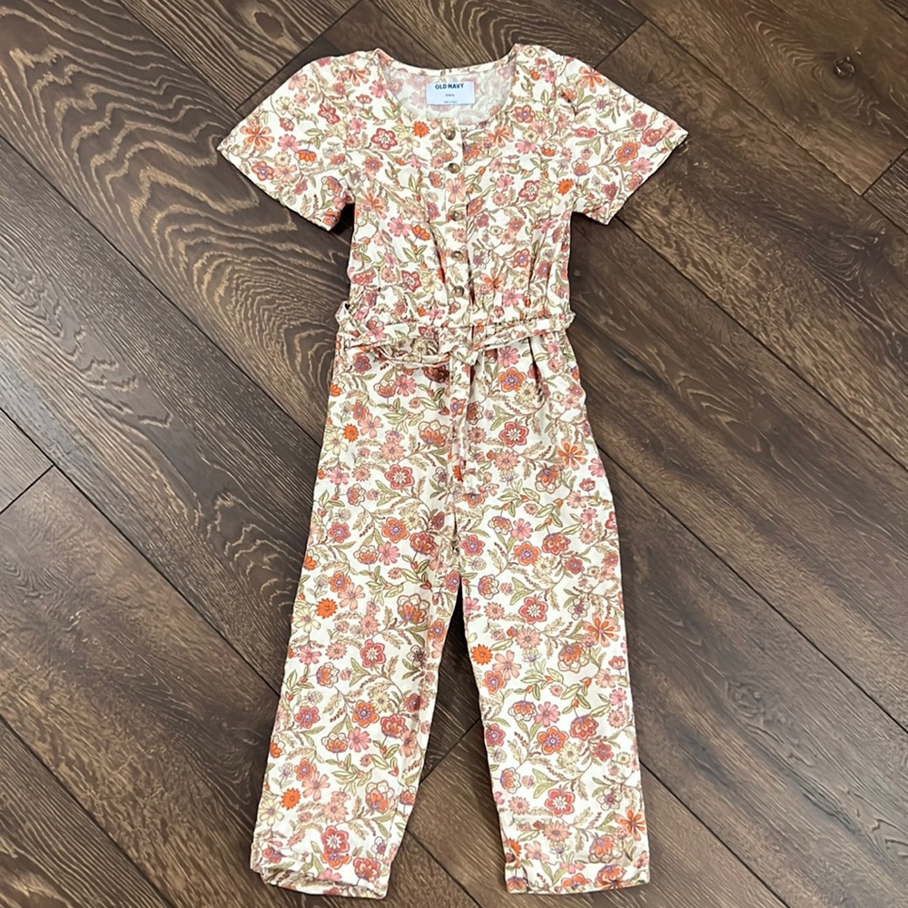 Girls Old Navy Jumper size 6-7 NWOT